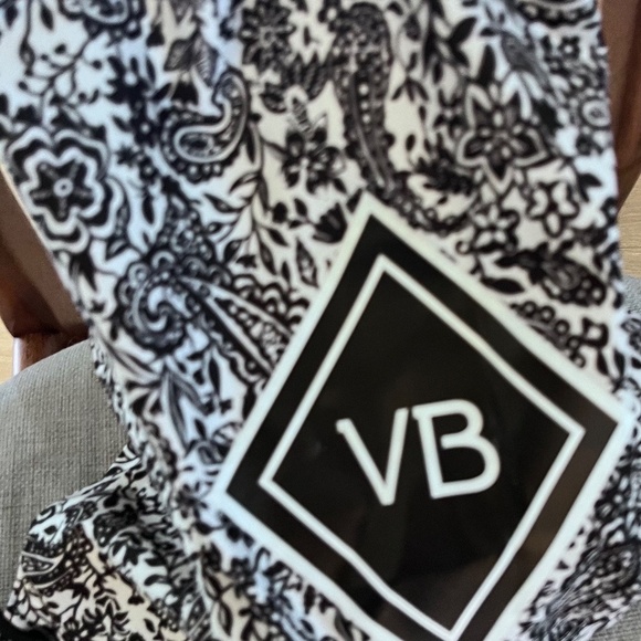 - Vera Bradley Drawstring Backsack in Eden Paisley Black - Picture 4 of 12